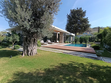 Exterior 8