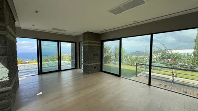 Interior 5