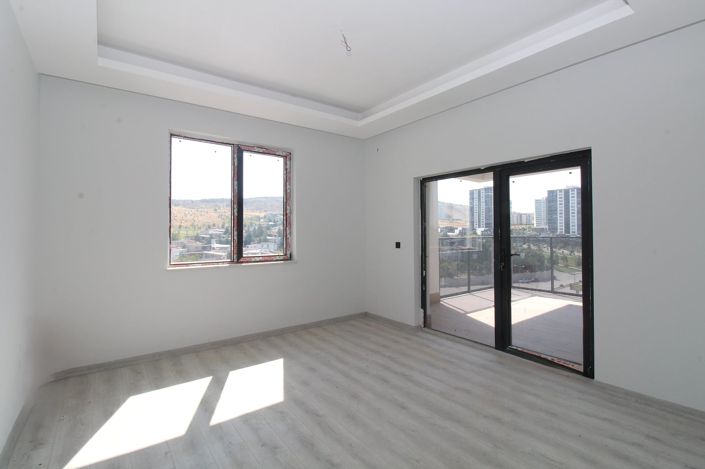 Image No.17-4 Bed Apartment for sale