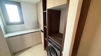 Interior 8