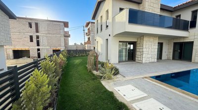 Exterior 3