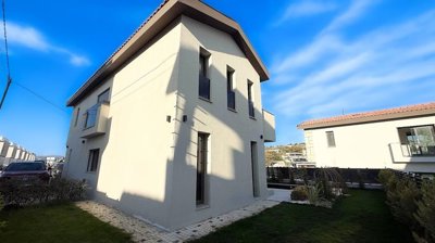 Exterior 4