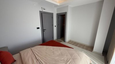 Interior 8