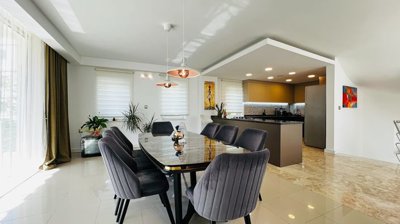 Interior 7