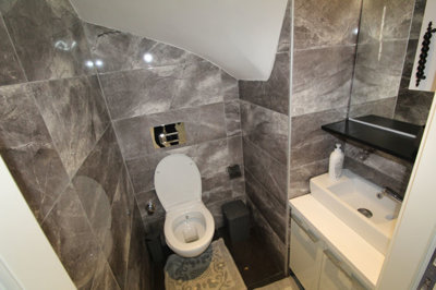 Interior 8
