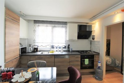 Interior 4