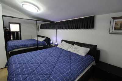 Interior 6
