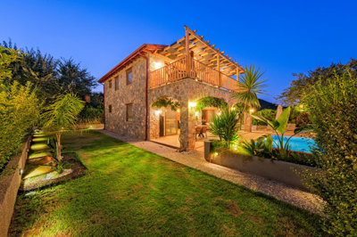 Exterior 4
