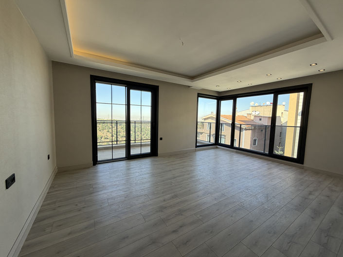 Image No.11-3 Bed Apartment for sale