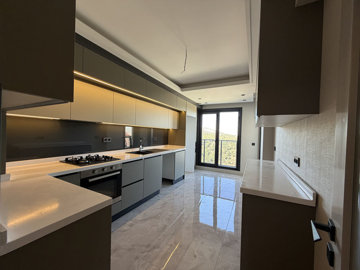 Interior 4