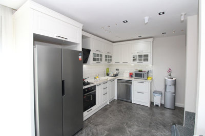 Interior 6
