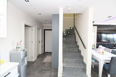 Interior 8