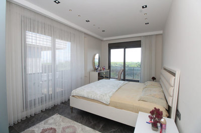 Interior 9