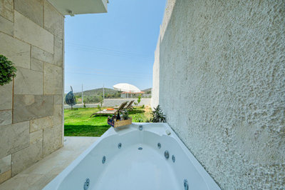 Exterior 10