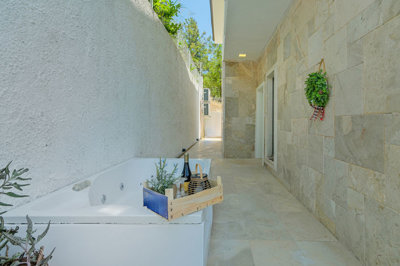 Exterior 11