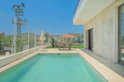 Exterior 8