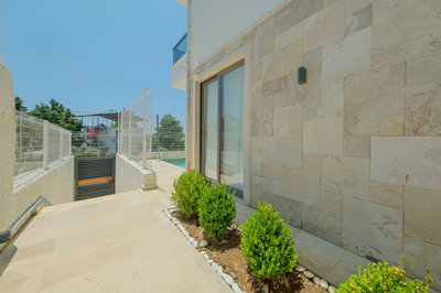 Exterior 9