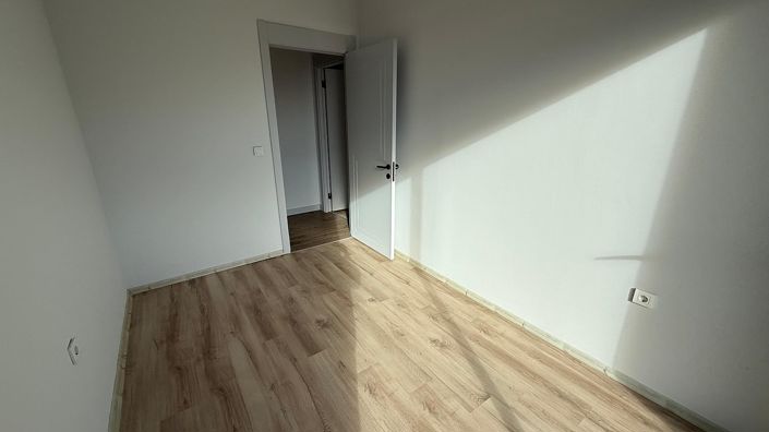 Image No.10-3 Bed Apartment for sale