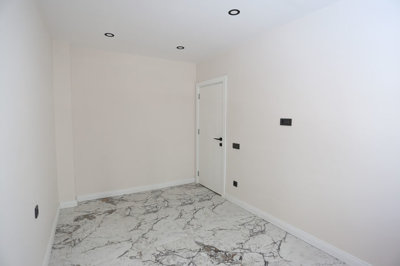Interior 4