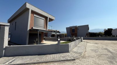 Exterior 5