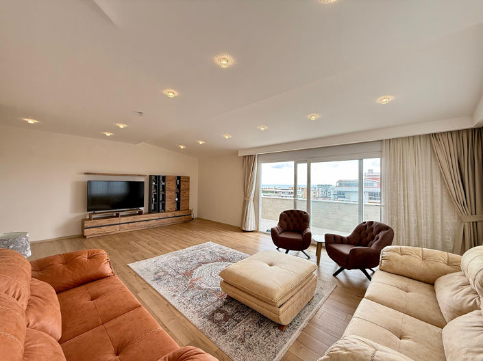 Image No.17-5 Bed Apartment for sale