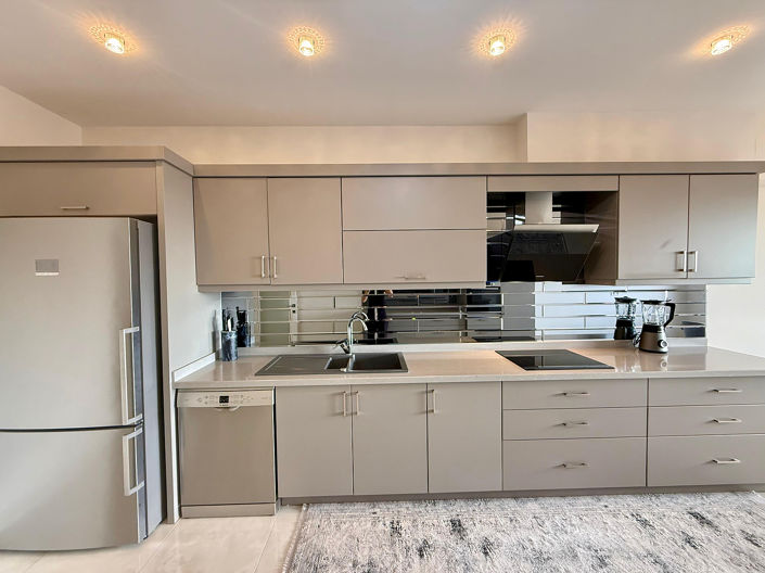 Image No.20-5 Bed Apartment for sale