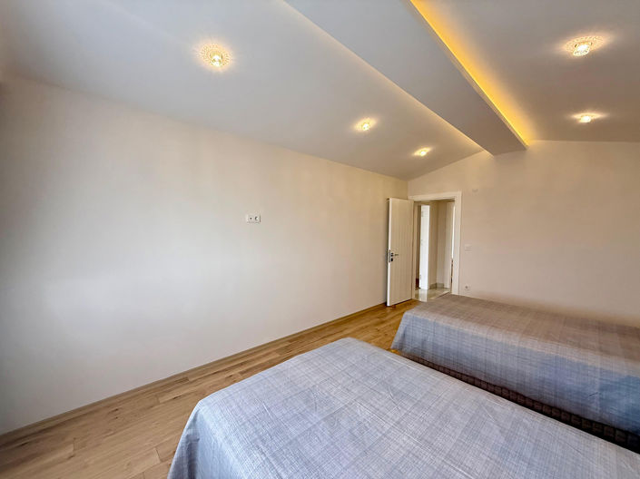 Image No.25-5 Bed Apartment for sale