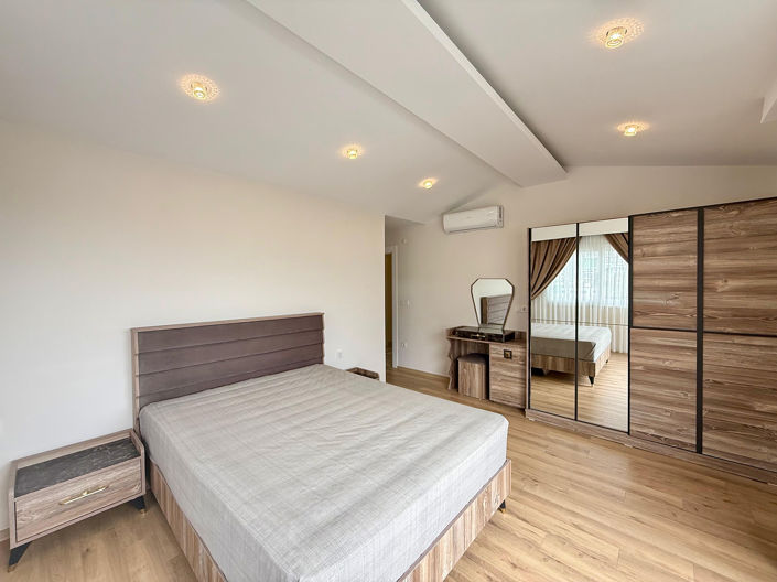 Image No.27-5 Bed Apartment for sale