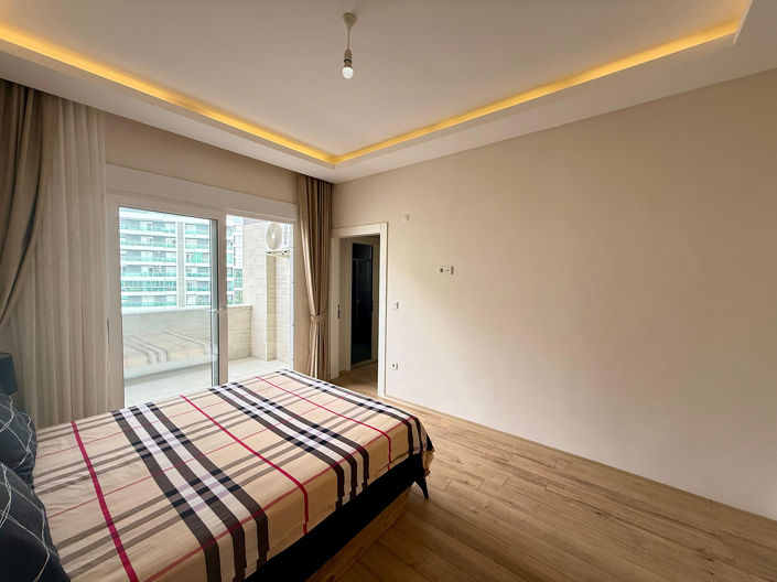 Image No.28-5 Bed Apartment for sale