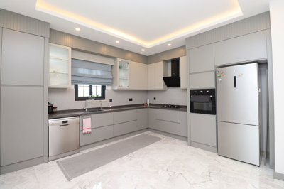 Interior 5