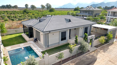 Exterior 4