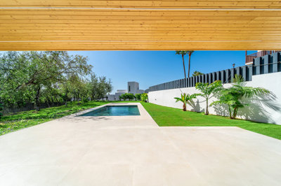 Exterior 4