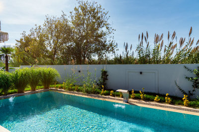 Exterior 4