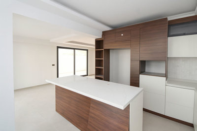 Interior 6
