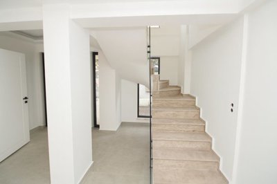 Interior 4