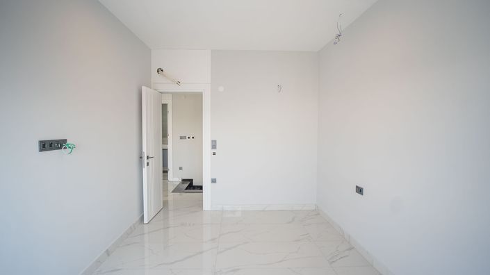 Image No.13-5 Bed Apartment for sale