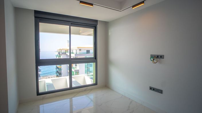 Image No.16-5 Bed Apartment for sale