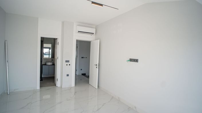 Image No.18-5 Bed Apartment for sale