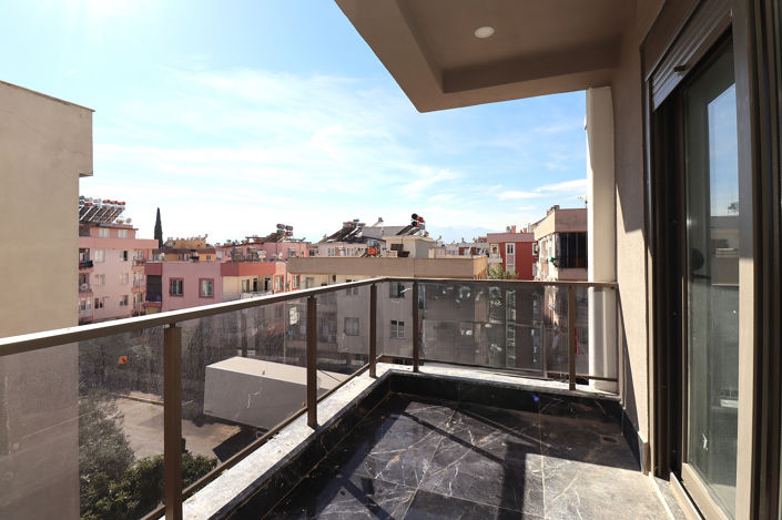 Image No.20-4 Bed Apartment for sale