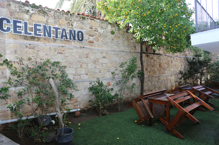 Image No.18-21 Bed Commercial for sale