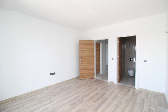 Image No.17-3 Bed Apartment for sale