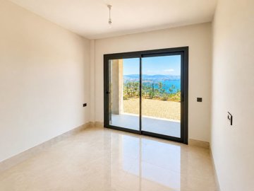Interior 5