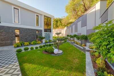 Exterior 12