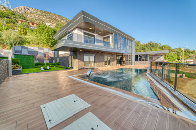 Exterior 4