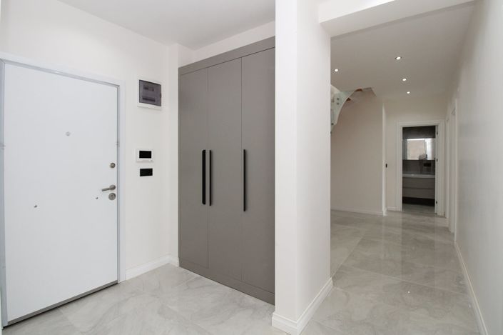 Image No.42-5 Bed Apartment for sale