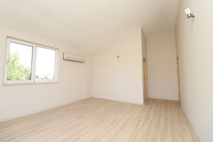 Image No.48-11 Bed House/Villa for sale