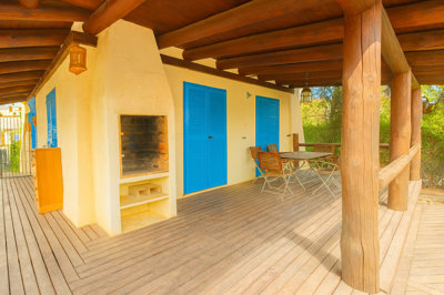 Exterior 4