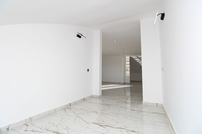 Image No.30-4 Bed House/Villa for sale