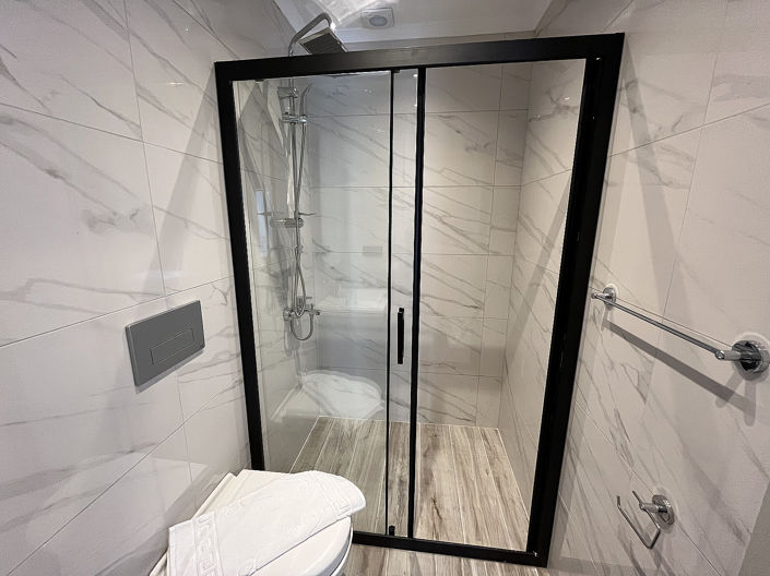 Image No.12-1 Bed Commercial for sale