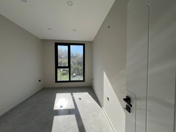 Interior 4